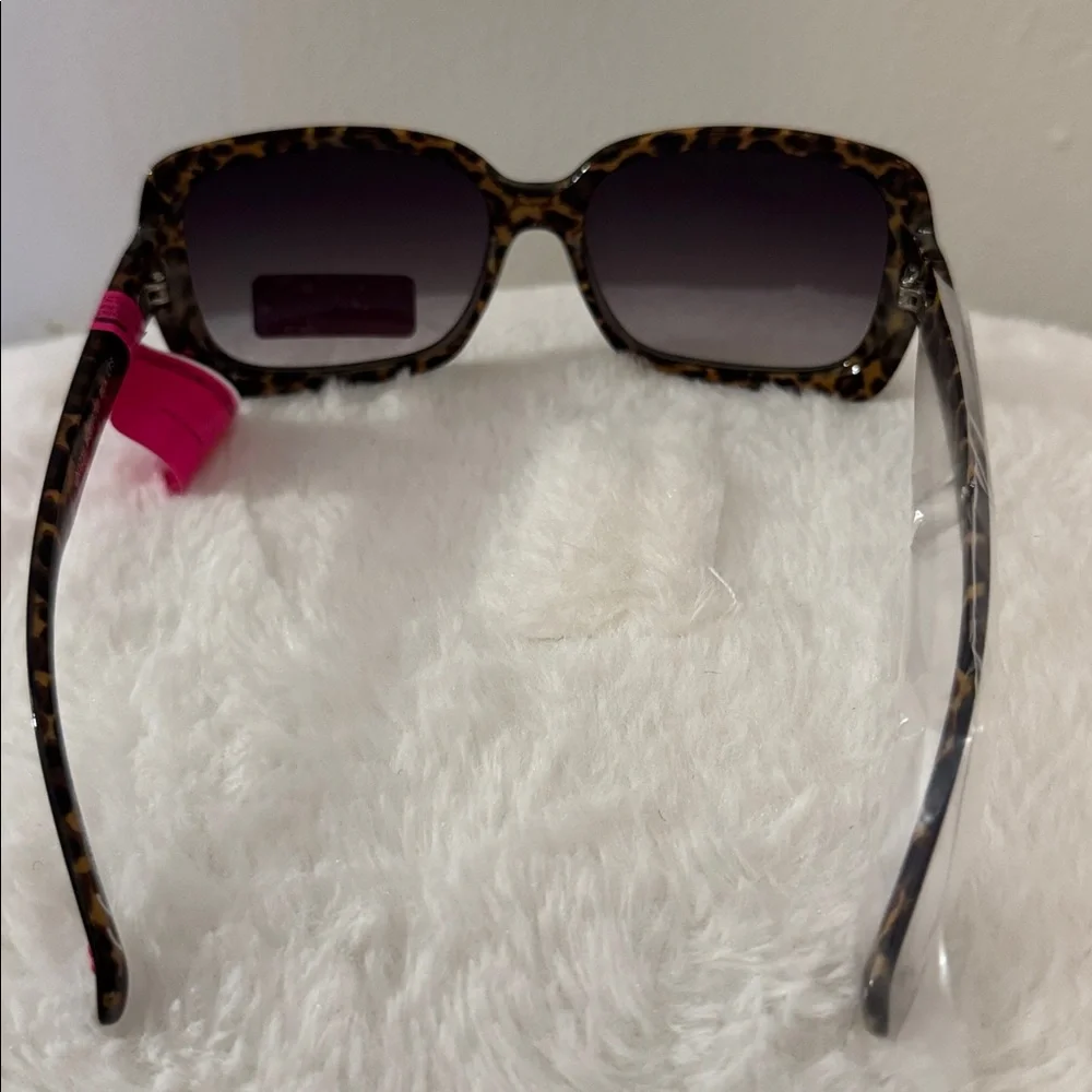 NWT Betsey Johnson square sunglasses. - Picture 2 of 4